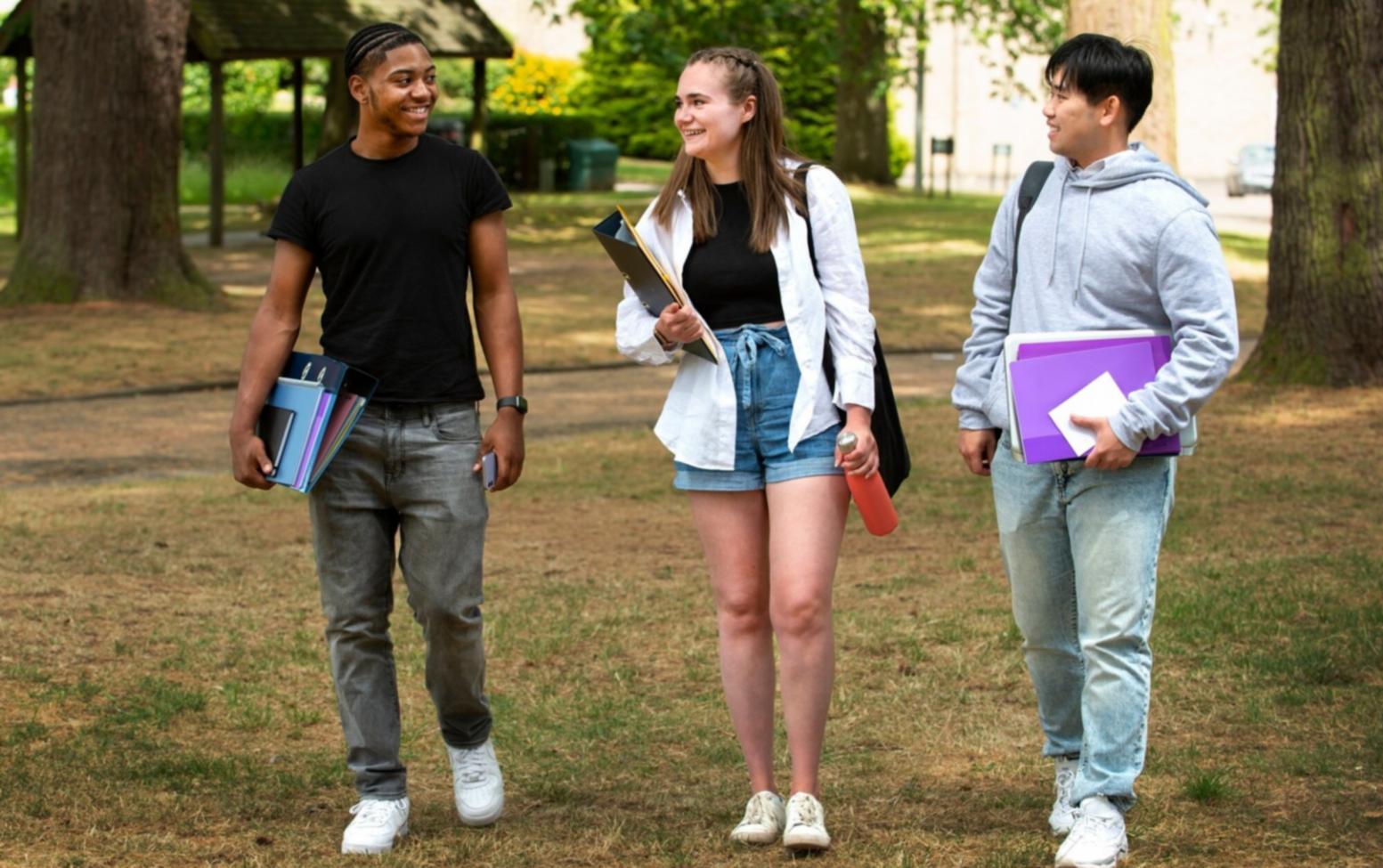 Professionelle Finanzberatung im persönlichen Gespräch