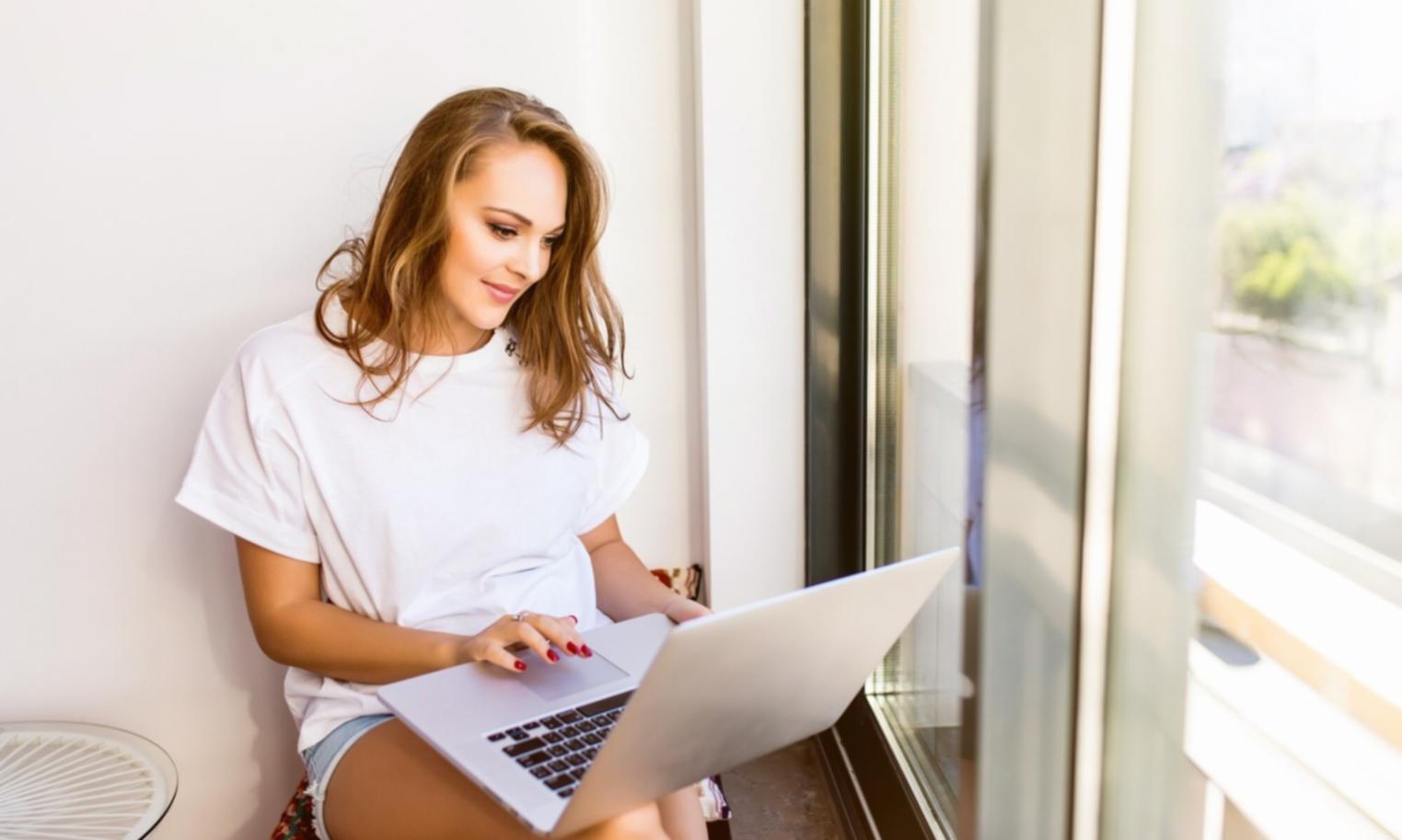 Moderne Büroräume bei dorzilevra mit kollaborativen Arbeitsbereichen